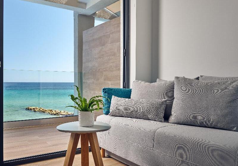 سوییت با چشم‌انداز دریا, Cavo Orient Beach Hotel & Suites