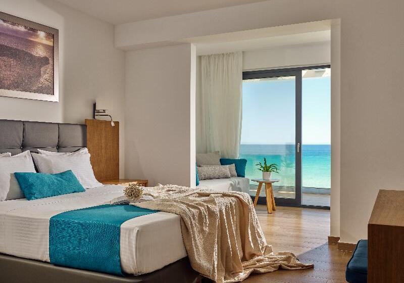 سوییت با چشم‌انداز دریا, Cavo Orient Beach Hotel & Suites