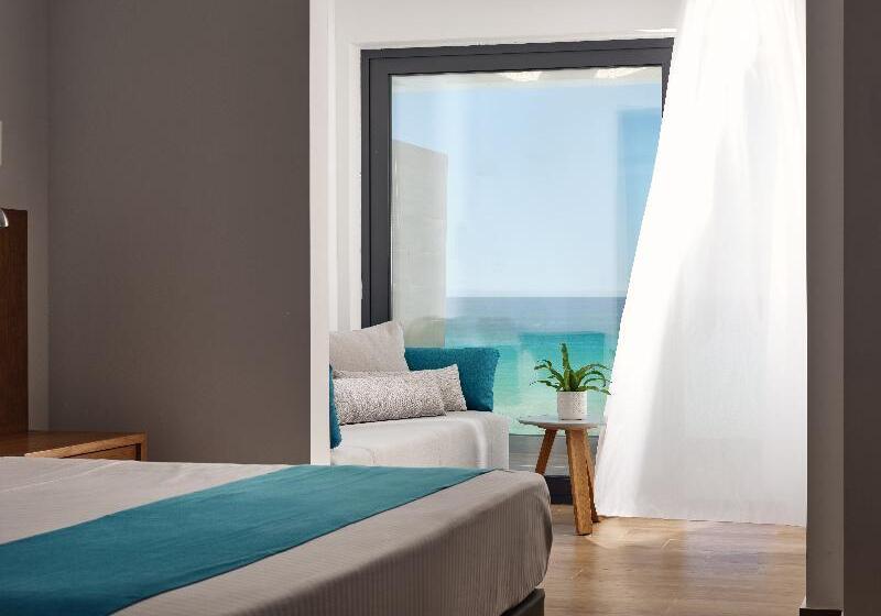 سوییت با چشم‌انداز دریا, Cavo Orient Beach Hotel & Suites