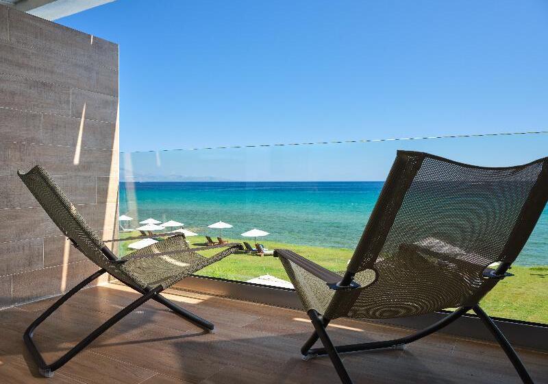 سوییت با چشم‌انداز دریا, Cavo Orient Beach Hotel & Suites