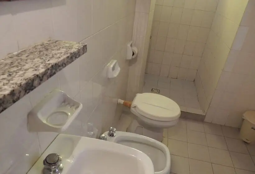 Standard Kolmen Hengen Huone, Garay