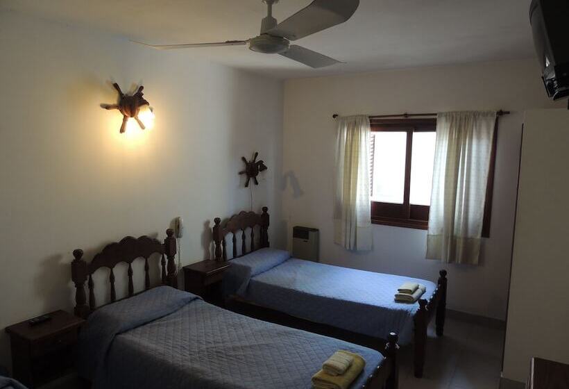 חדר סטנדרט לשלושה, Garay