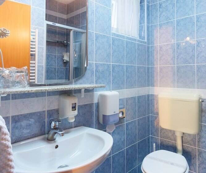 标准三人间, Villa Vicko