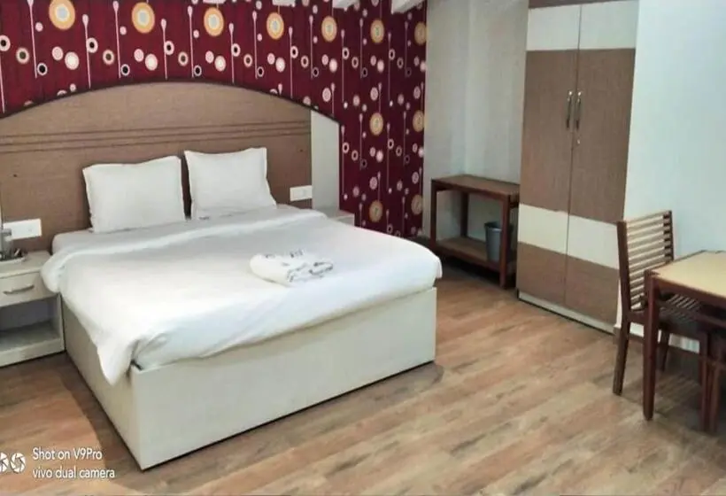 اتاق لوکس, Dew Drop Inn