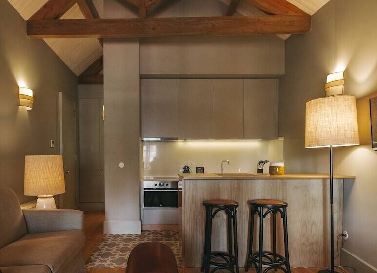 استودیوی استاندارد, Torel 1884 Suites & Apartments