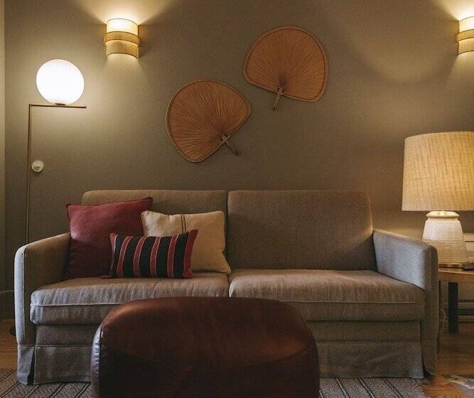 استودیوی استاندارد, Torel 1884 Suites & Apartments