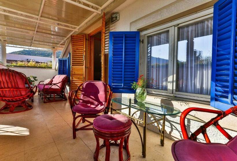 آپارتمان 1 خوابه با تراس, Villa Velzon Guesthouse