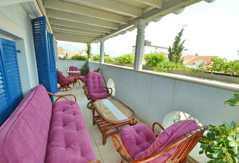 آپارتمان 1 خوابه با تراس, Villa Velzon Guesthouse