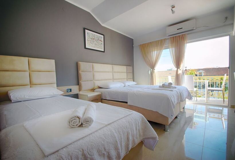 اتاق لوکس سه تخته, Villa Velzon Guesthouse