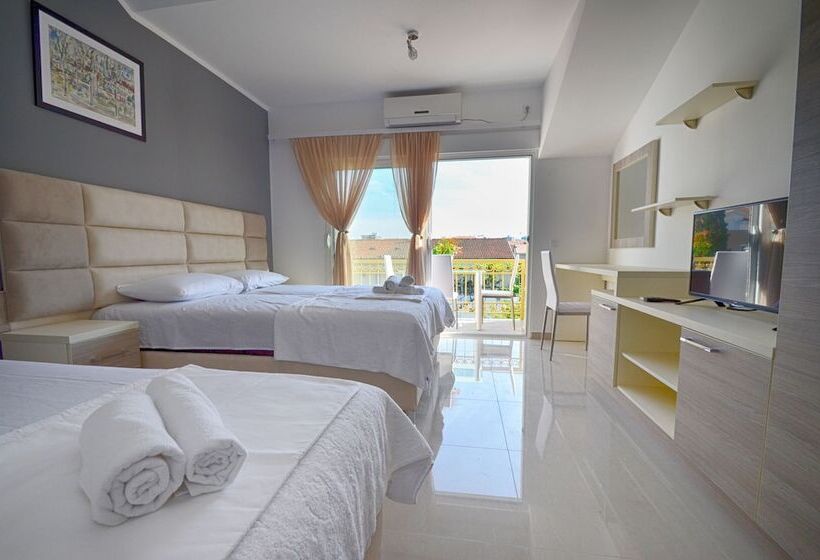 اتاق لوکس سه تخته, Villa Velzon Guesthouse