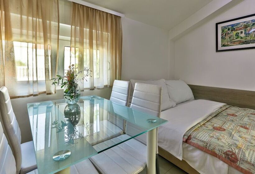 آپارتمان لوکس 2 خوابه, Villa Velzon Guesthouse