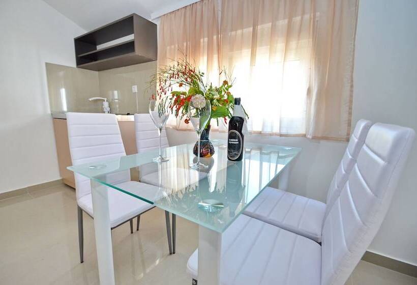 آپارتمان لوکس 2 خوابه, Villa Velzon Guesthouse