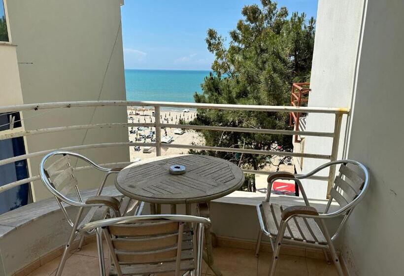 דירת חדר עם נוף לים ומרפסת, Espana Apart