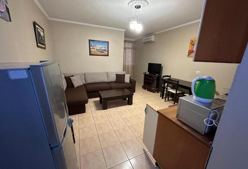 דירת חדר עם נוף לים ומרפסת, Espana Apart