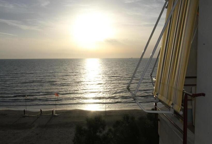 דירת חדר עם נוף לים ומרפסת, Espana Apart