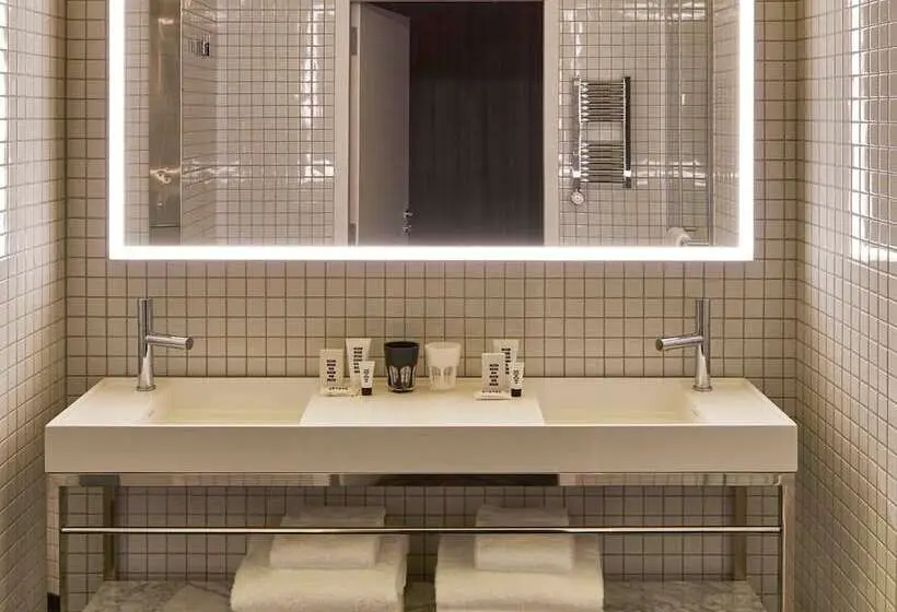 Chambre Familiale, Mama Shelter Paris West