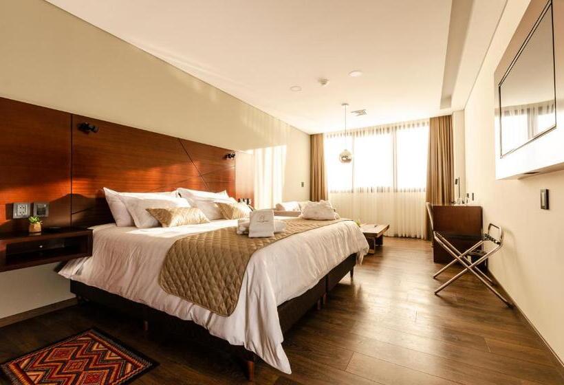 اتاق لوکس با تخت بزرگ, Mitru Sur