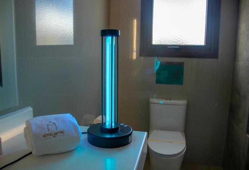 اتاق لوکس خانوادگی, Mitru Sur