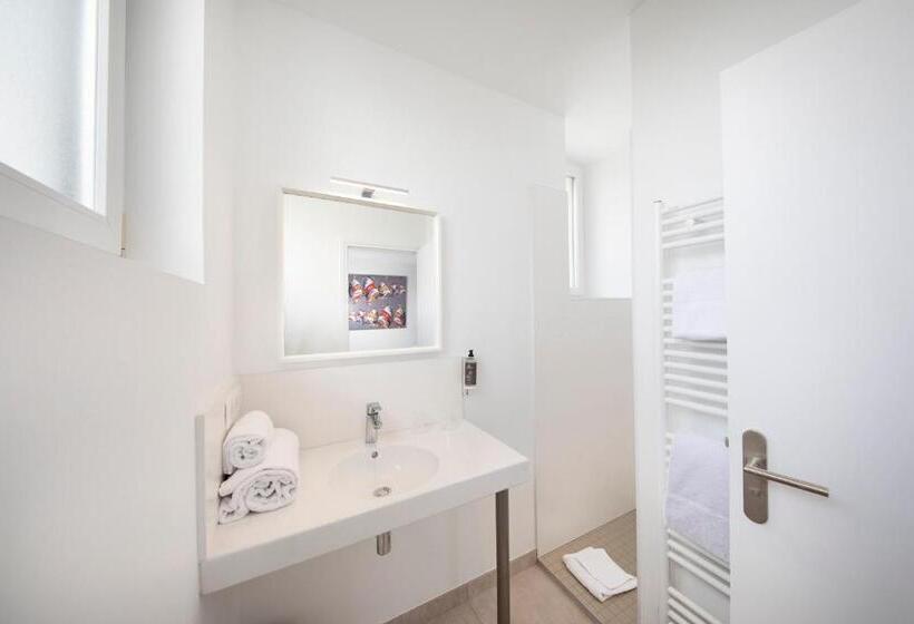 Номер Стандарт Трехместный, Hôtel Spa De La Citadelle Lorient
