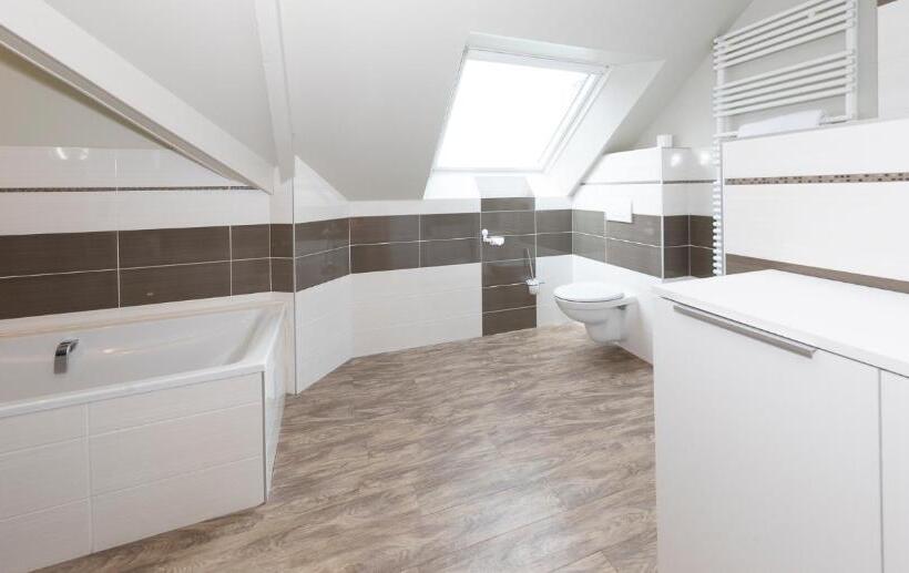 סוויטת דלוקס נוף לים, Hôtel Spa De La Citadelle Lorient