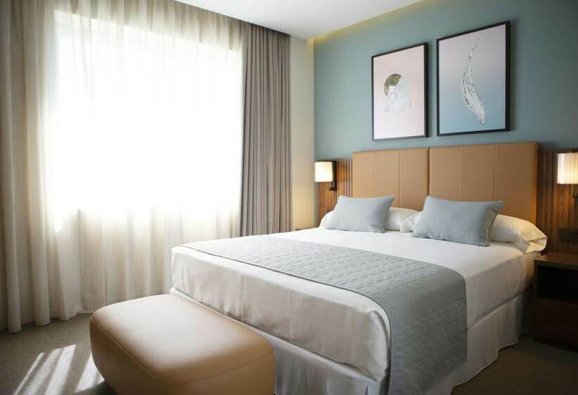 اتاق لوکس با تخت بزرگ, Hotel Riu Plaza España