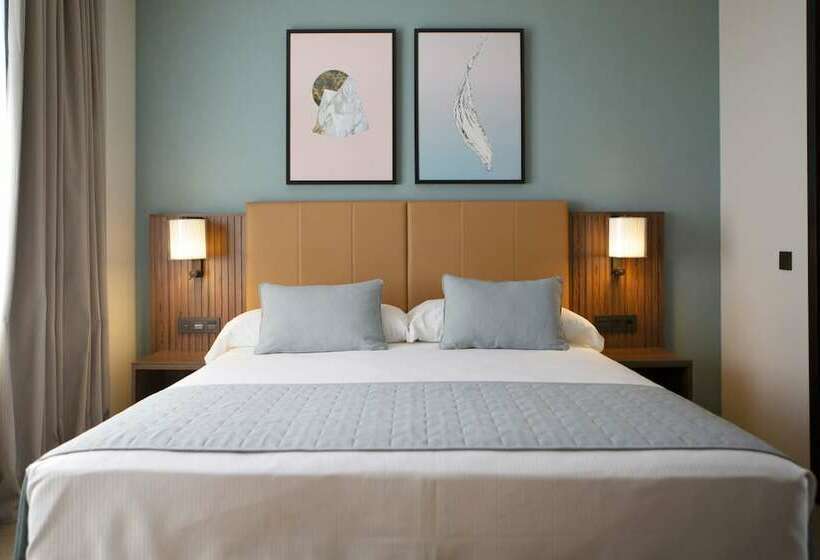 اتاق لوکس با تخت بزرگ, Hotel Riu Plaza España