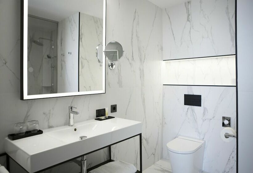 اتاق لوکس با تخت بزرگ, Hotel Riu Plaza España