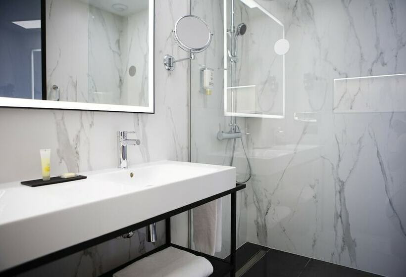 اتاق لوکس با تخت بزرگ, Hotel Riu Plaza España