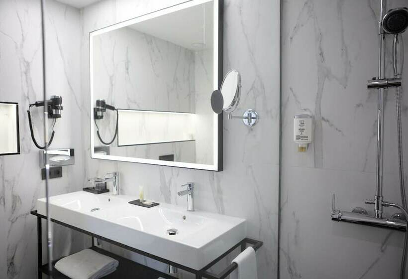 اتاق لوکس با تخت بزرگ, Hotel Riu Plaza España