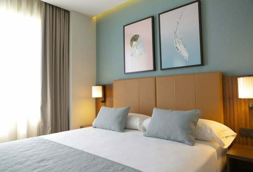 اتاق لوکس با تخت بزرگ, Hotel Riu Plaza España
