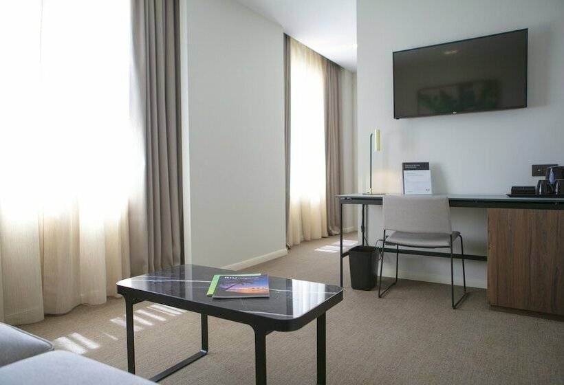 اتاق لوکس با تخت بزرگ, Hotel Riu Plaza España