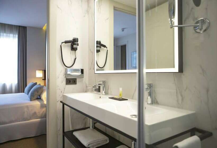 اتاق لوکس با تخت بزرگ, Hotel Riu Plaza España