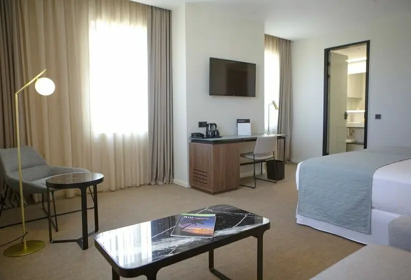 اتاق لوکس, Hotel Riu Plaza España