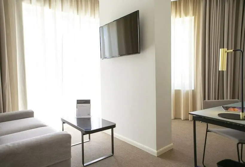 سوئیت جونیور با تراس, Hotel Riu Plaza España