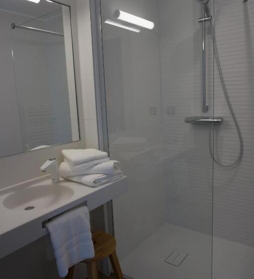 标准三人间, Hôtel Saint Roch, Saint Ybard