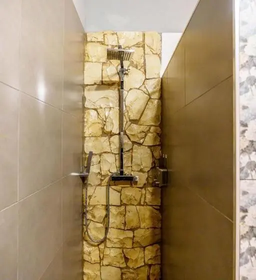 اتاق استاندارد یک نفره, Quinta Dos I's