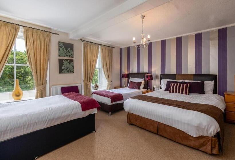 غرفة عائلية, Alston House