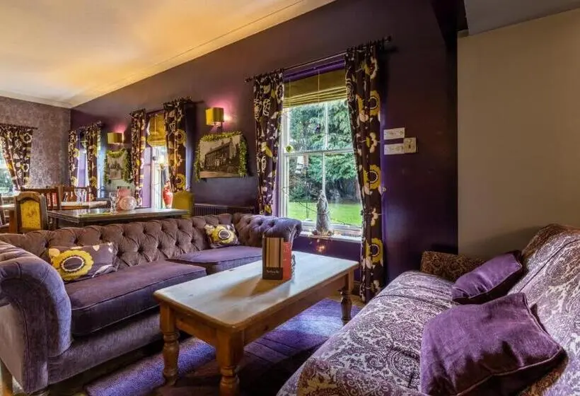 スタンダードトリプルルーム, Alston House