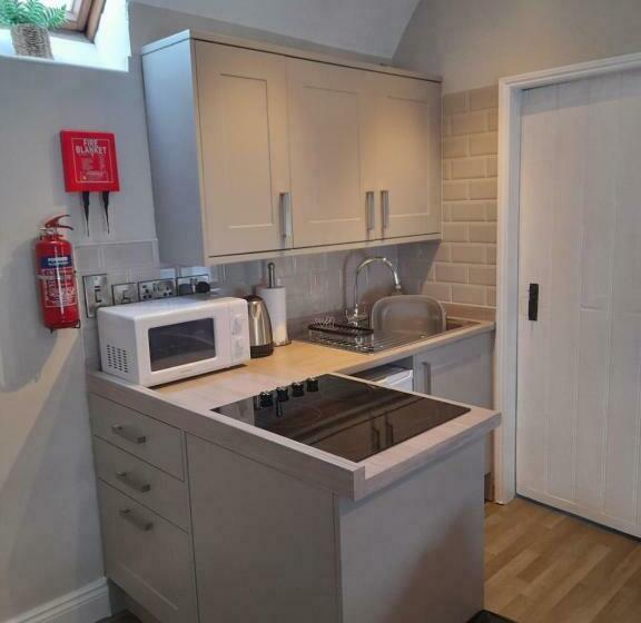 إستوديو قياسى سرير كينج, The Raven Inn