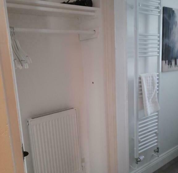 إستوديو قياسى سرير كينج, The Raven Inn