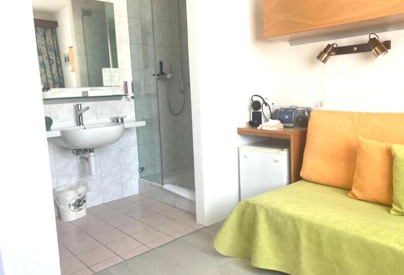 经济房, Garni Villa Siesta Park