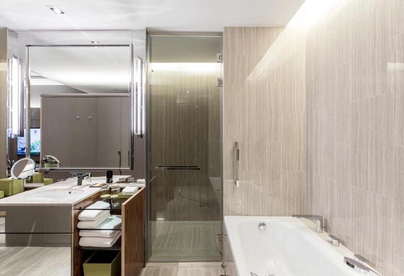 غرفة قياسية مطلة على المدينة, Hyatt Regency Bangkok Sukhumvit