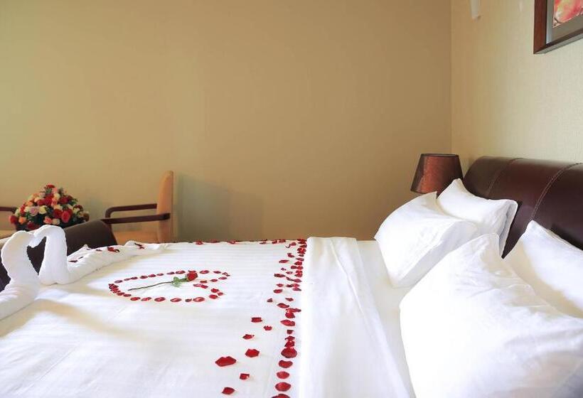 Deluxe Suite King Bed, Magnolia Hotel & Conference Center