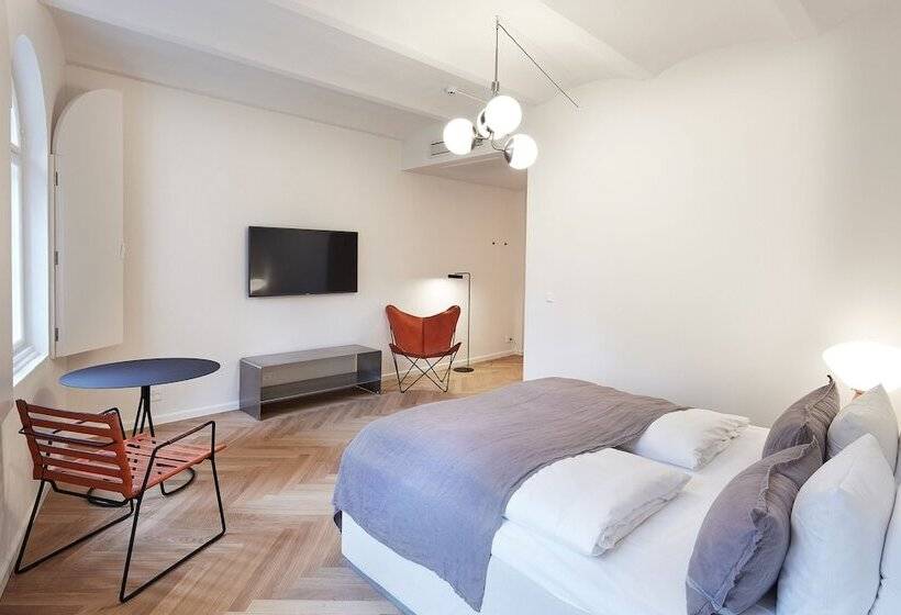 חדר סופריור, Ottilia