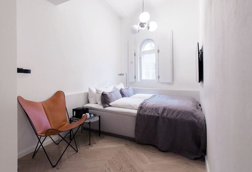 חדר בסיסי, Ottilia