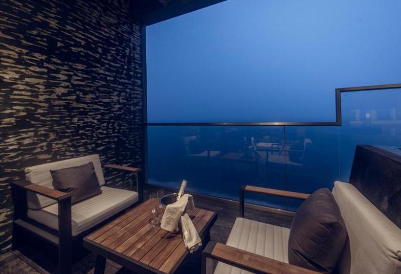 Люкс с Бассейном, Pledge Scape