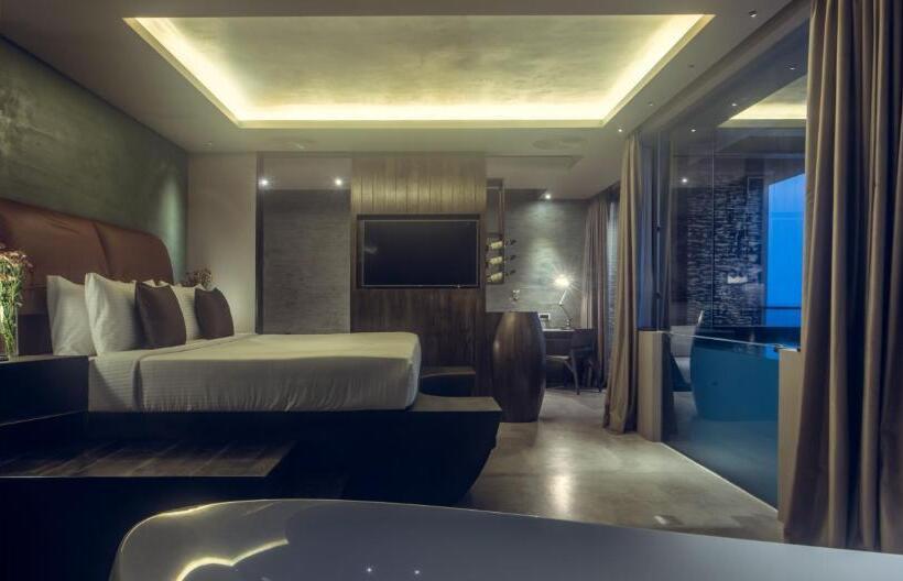 Люкс с Бассейном, Pledge Scape