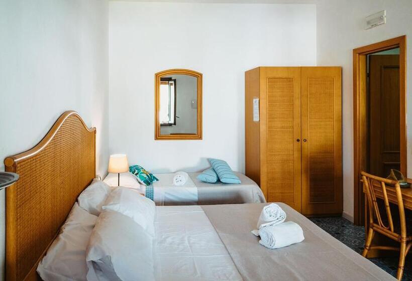 Номер Стандарт Трехместный, Rojas