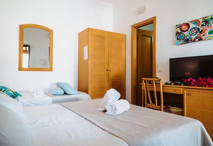 Номер Стандарт Трехместный, Rojas