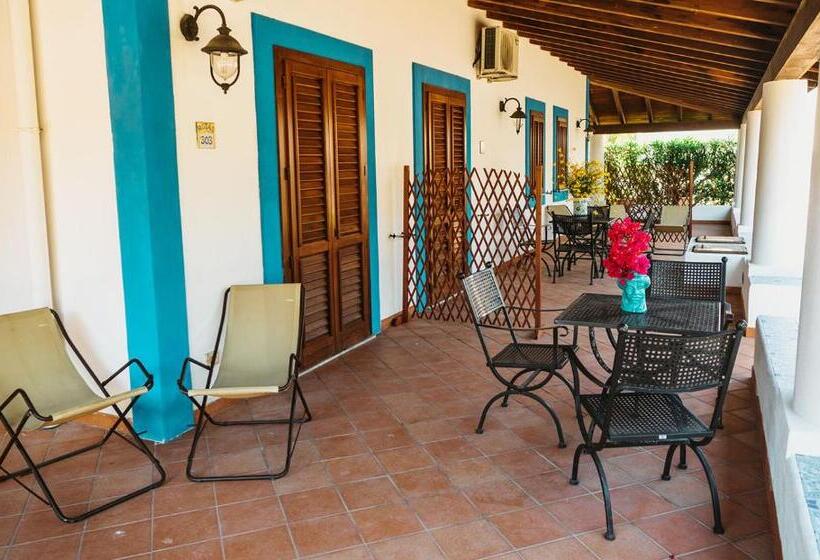 Четырехместный Номер Стандарт, Rojas